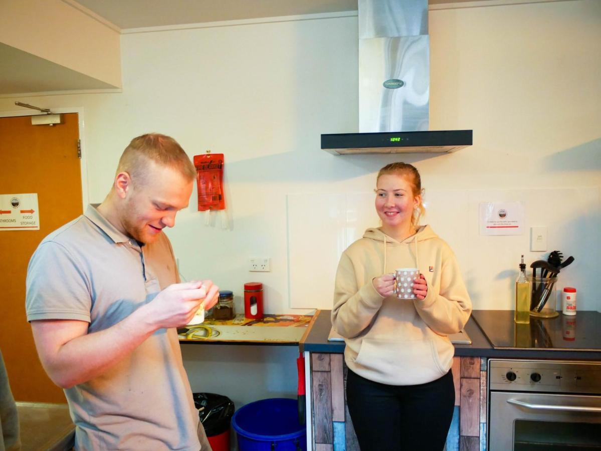 Wanaka Backpackers Bothy Vandrarhem Exteriör bild