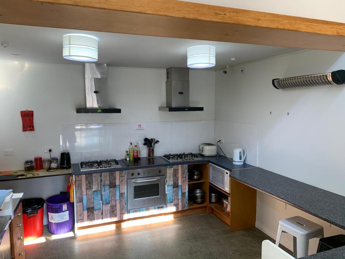 Wanaka Backpackers Bothy Vandrarhem Exteriör bild
